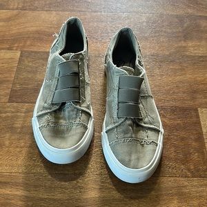 Blowfish Women’s size 9